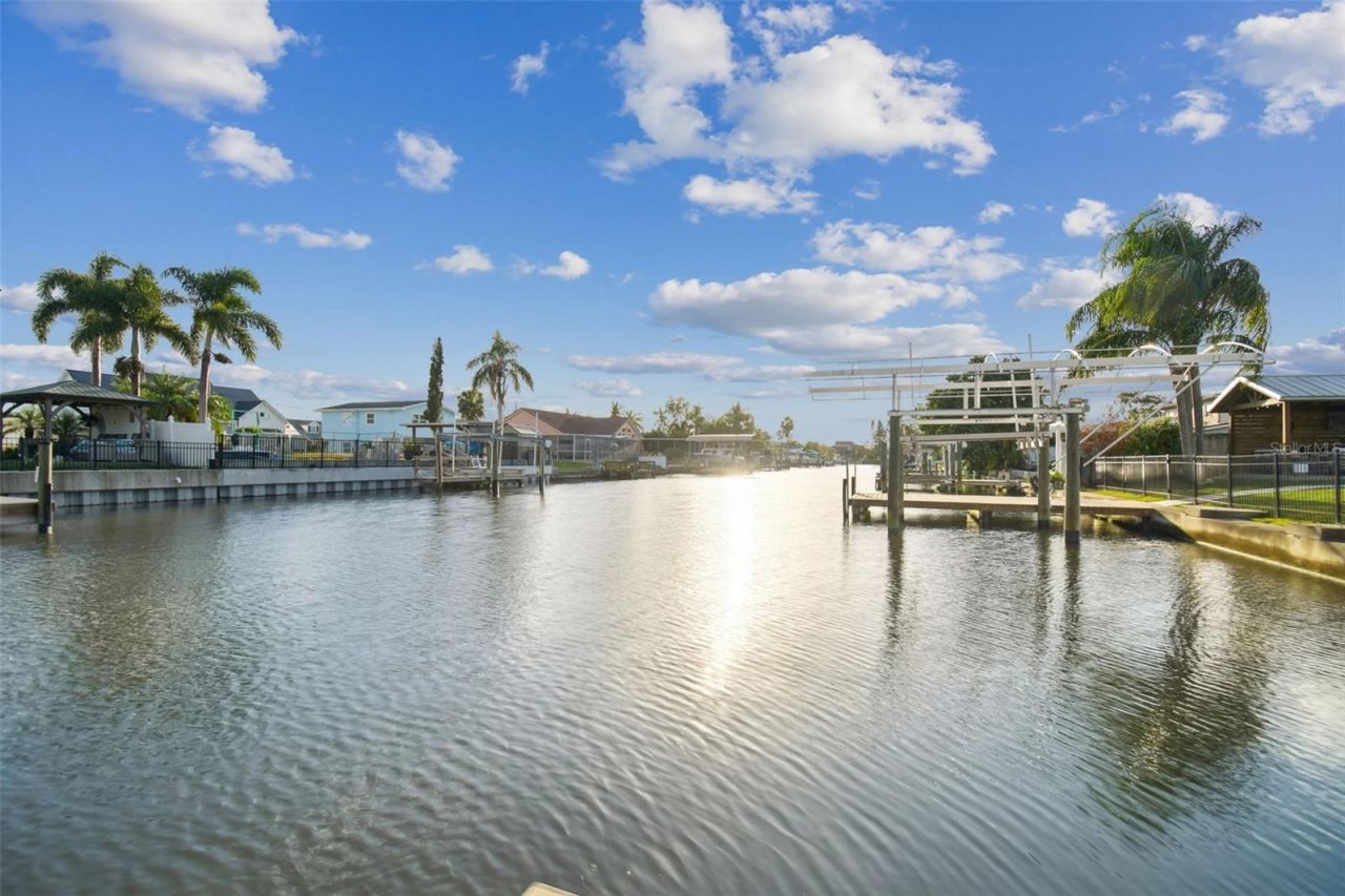8708 Thornwood Lane, Tampa, FL 33615 Photo
