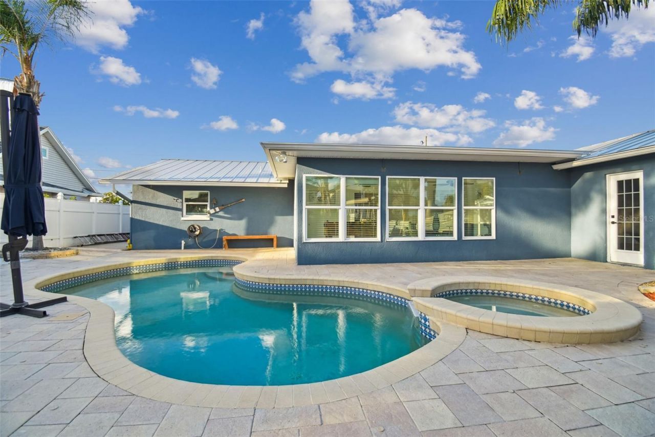 8708 Thornwood Lane, Tampa, FL 33615 Photo