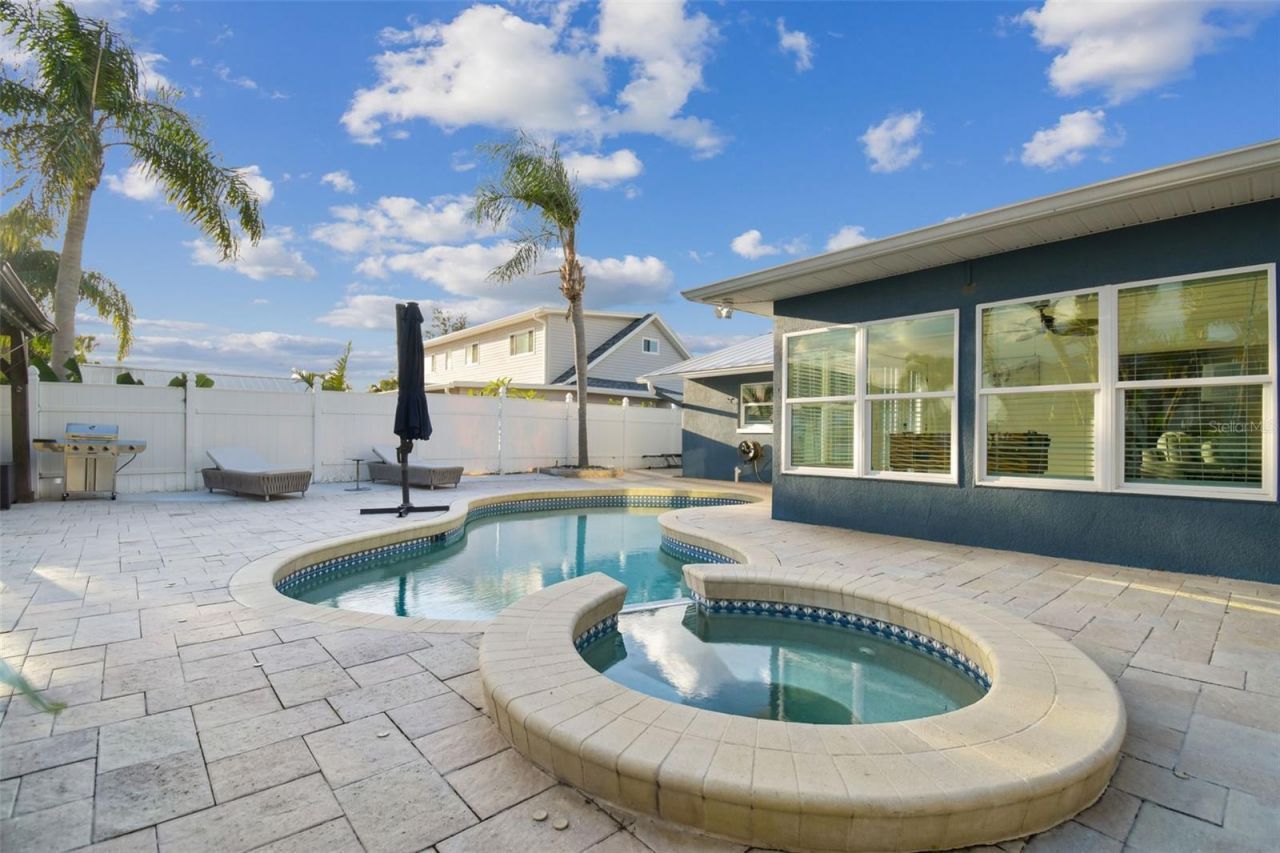 8708 Thornwood Lane, Tampa, FL 33615 Photo