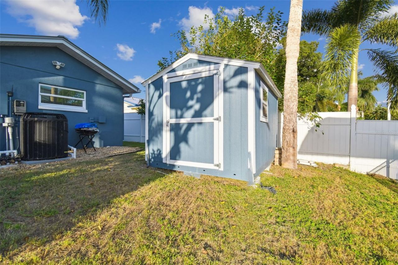 8708 Thornwood Lane, Tampa, FL 33615 Photo