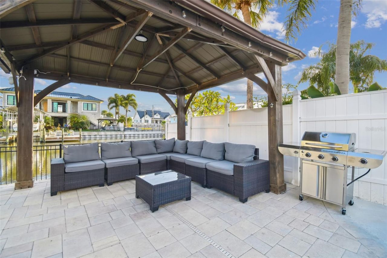 8708 Thornwood Lane, Tampa, FL 33615 Photo