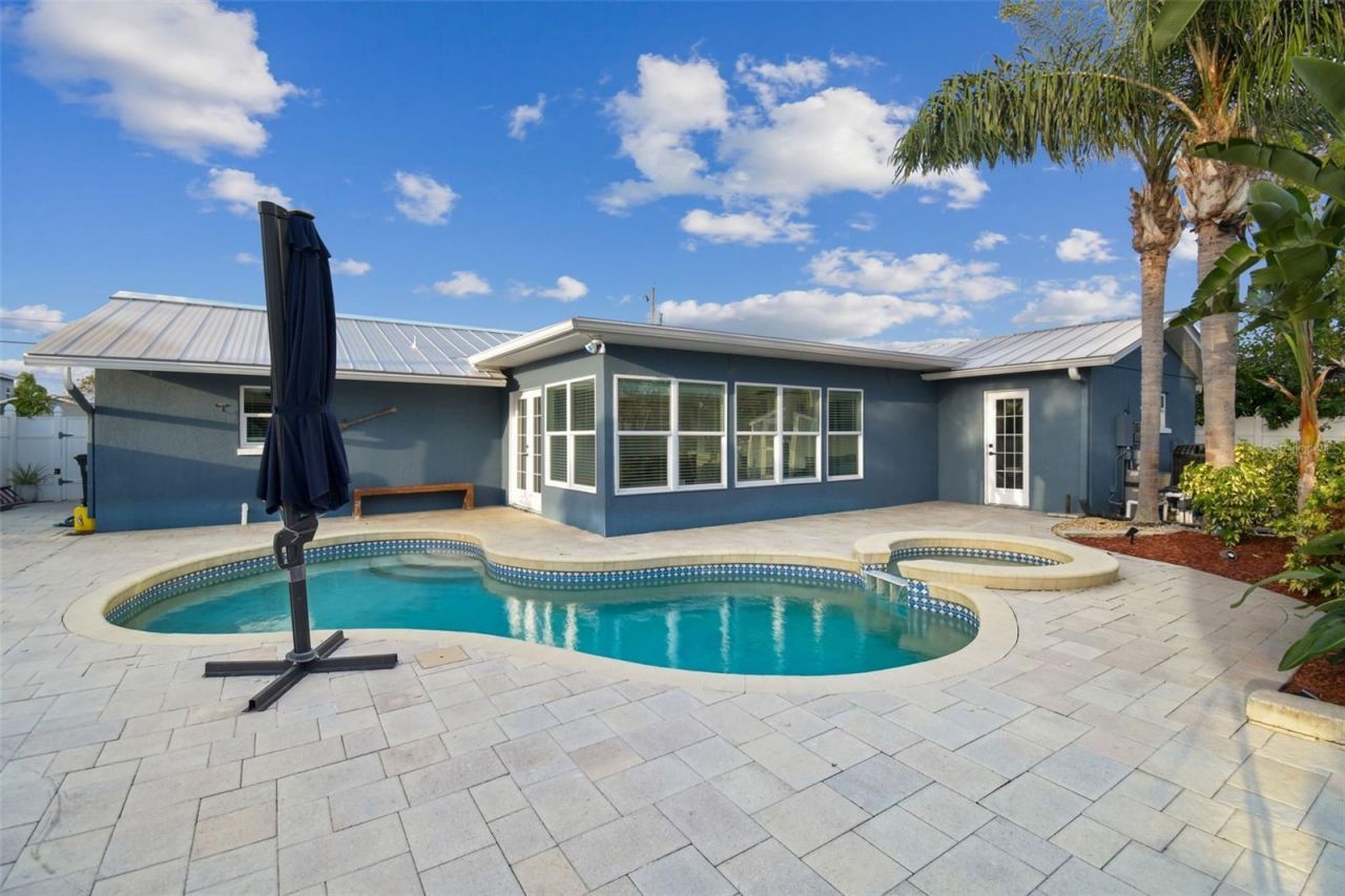 8708 Thornwood Lane, Tampa, FL 33615 Photo