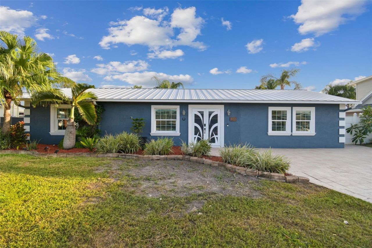 8708 Thornwood Lane, Tampa, FL 33615 Photo