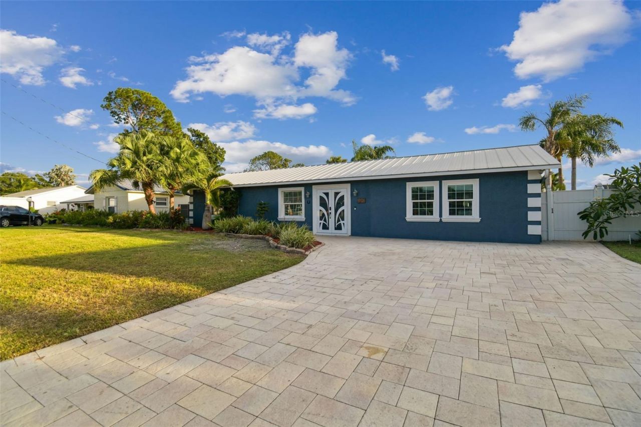 8708 Thornwood Lane, Tampa, FL 33615 Photo