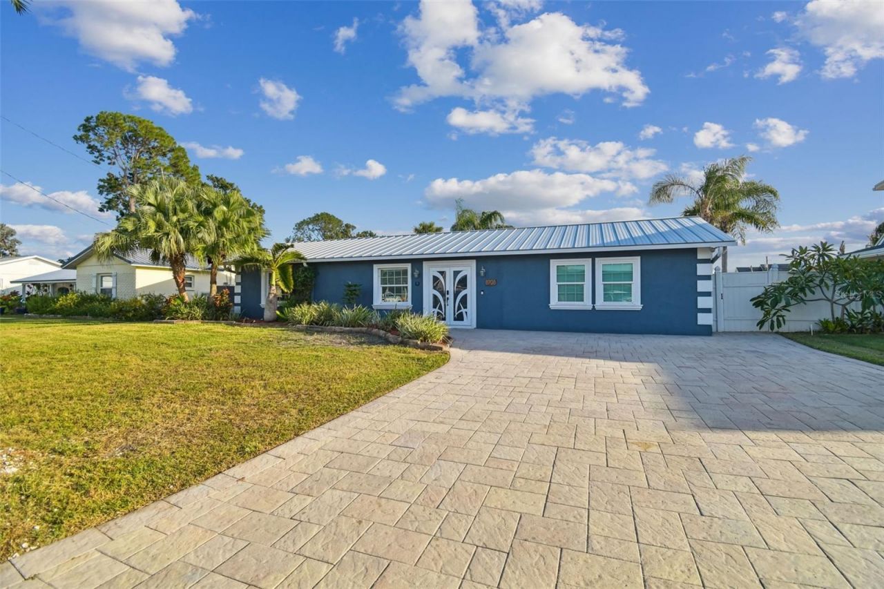 8708 Thornwood Lane, Tampa, FL 33615 Photo