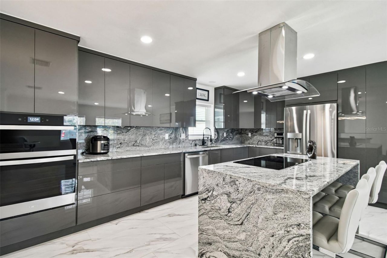 8708 Thornwood Lane, Tampa, FL 33615 Photo