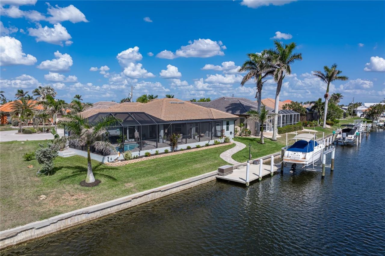 571 Port Bendres Drive, Punta Gorda, FL 33950 Photo