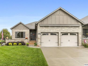 9930 Edgewater Lane, Lincoln, NE 68527