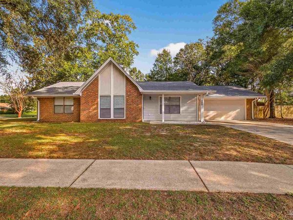 9698 Hummingbird Ln, Pensacola, FL 32514
