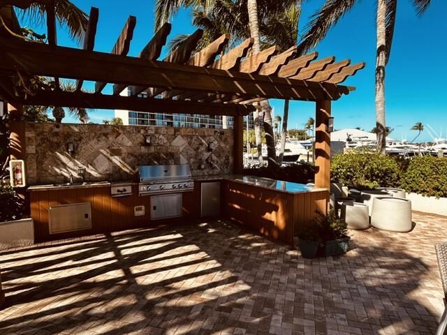 108 Lakeshore Drive, Unit 338, North Palm Beach, FL 33408 Photo