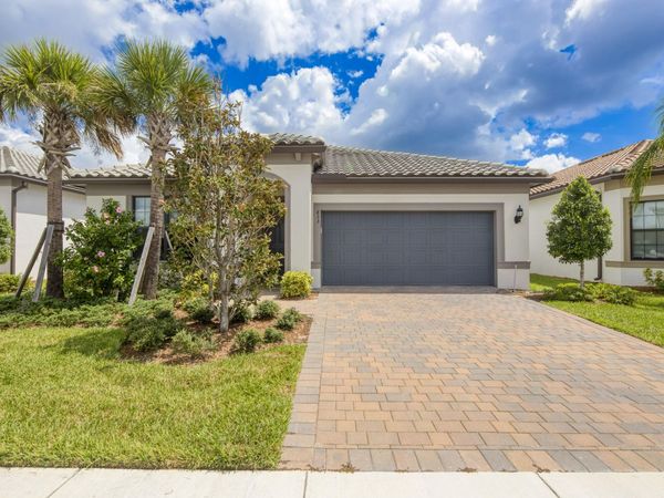 833 SE Courances Drive, Port Saint Lucie, FL 34984