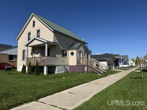 331 E Chocolay Street, Munising, MI 49862