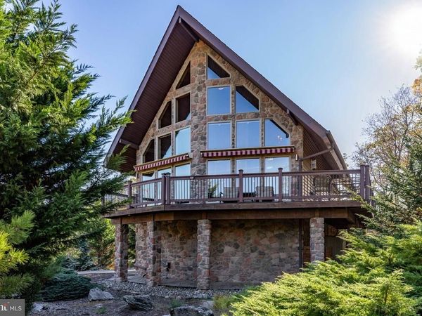 29 BLACKHAWK BOULEVARD, HAZLETON, PA 18202