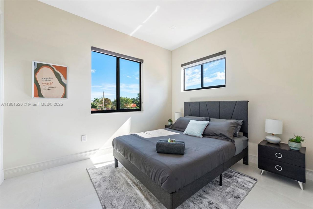 6529 SW 30th St, Miami, FL 33155 Photo