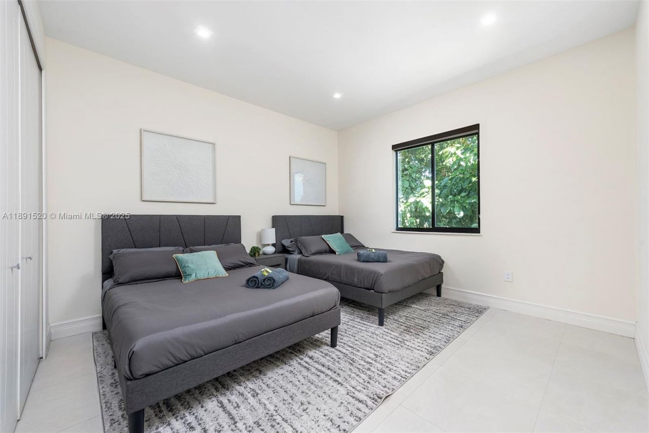 6529 SW 30th St, Miami, FL 33155 Photo