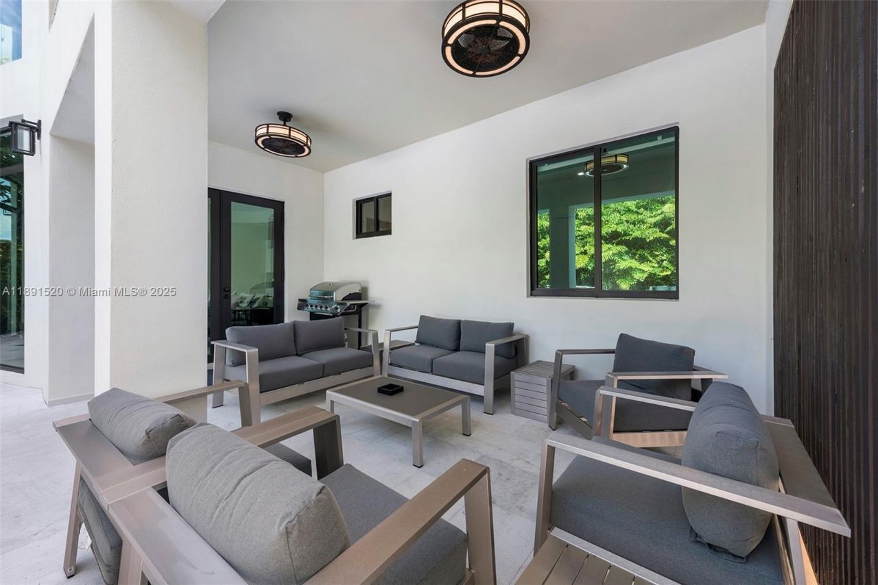 6529 SW 30th St, Miami, FL 33155 Photo