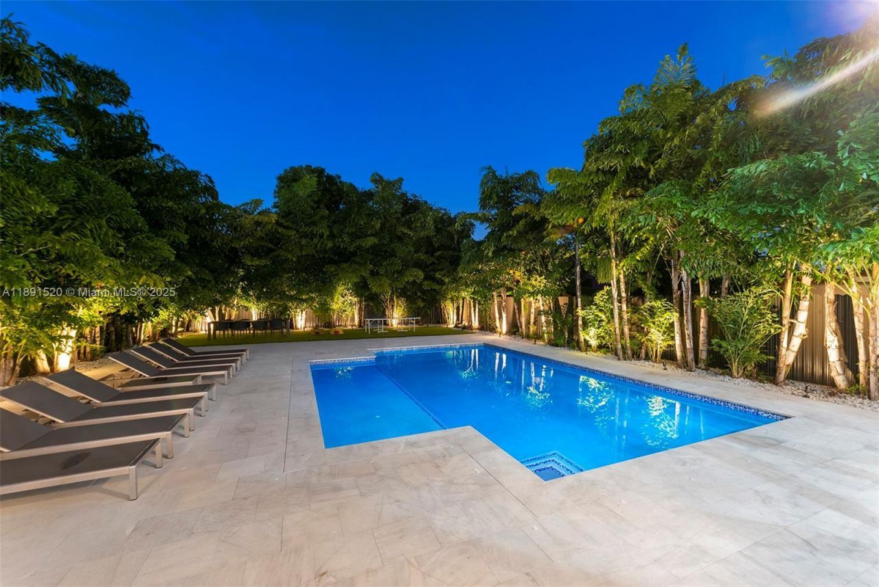 6529 SW 30th St, Miami, FL 33155 Photo