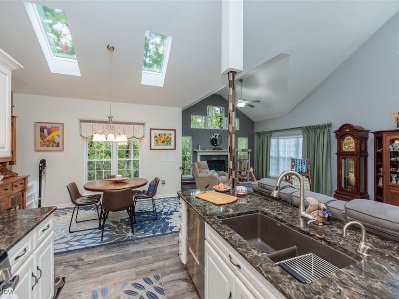 5277 Spruce Pointe Lane, Brunswick, OH 44212 Photo 10