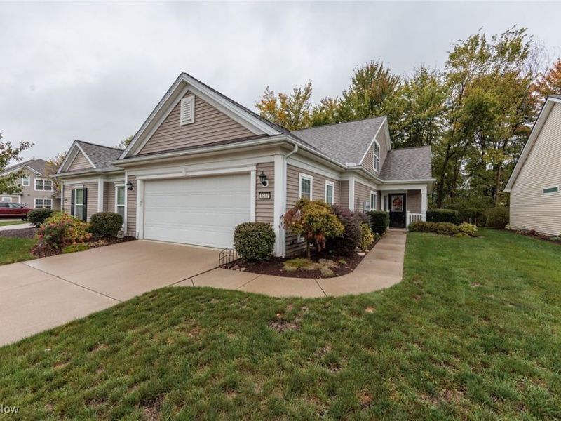 5277 Spruce Pointe Lane, Brunswick, OH 44212 Photo 4