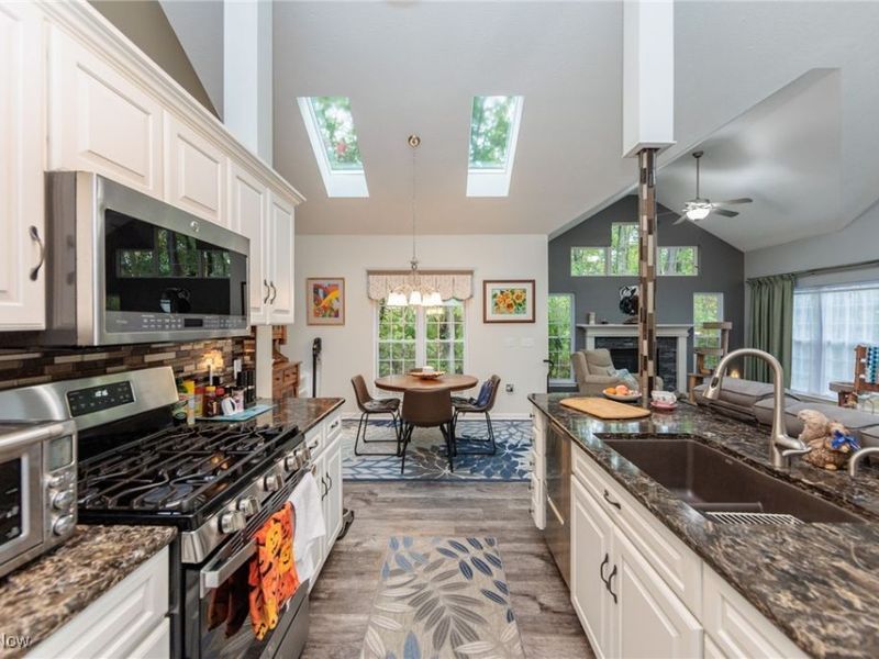 5277 Spruce Pointe Lane, Brunswick, OH 44212 Photo 9