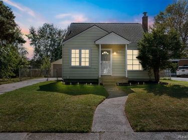 16106 Chesterfield Avenue, Eastpointe, Mi 48021