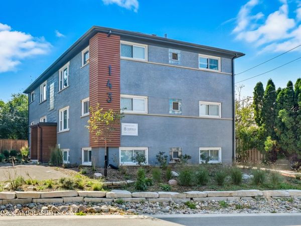 143 Ann Street, Unit 1S, Clarendon Hills, IL 60514