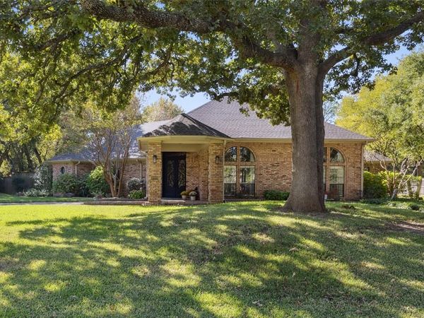 2900 Oak Trail Court, Dalworthington Gardens, TX 76016