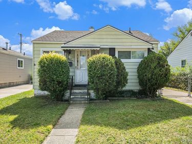 1212 E Rowland Avenue, Madison Heights, MI 48071