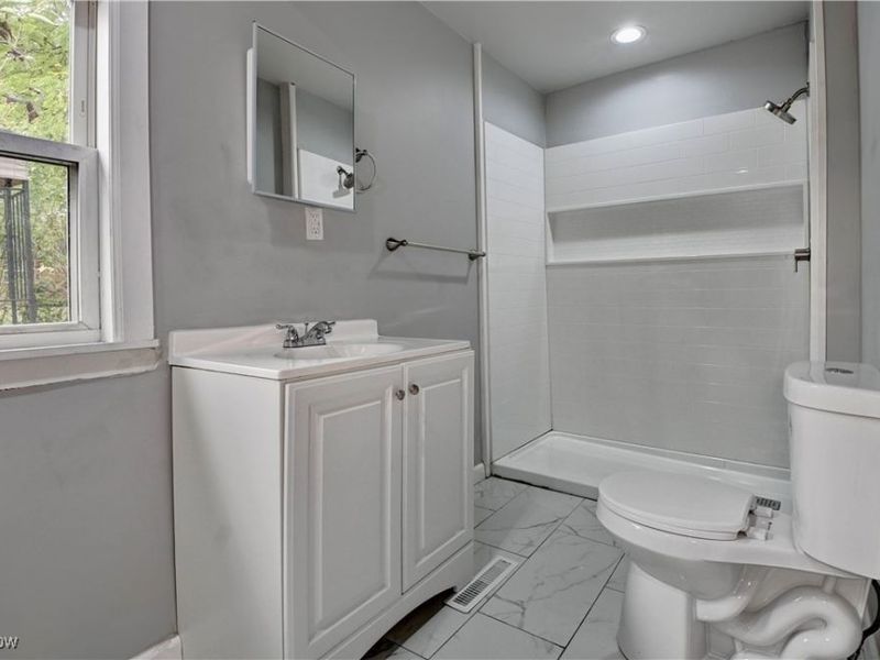 325 W Maryland Avenue, Sebring, OH 44672 Photo 13