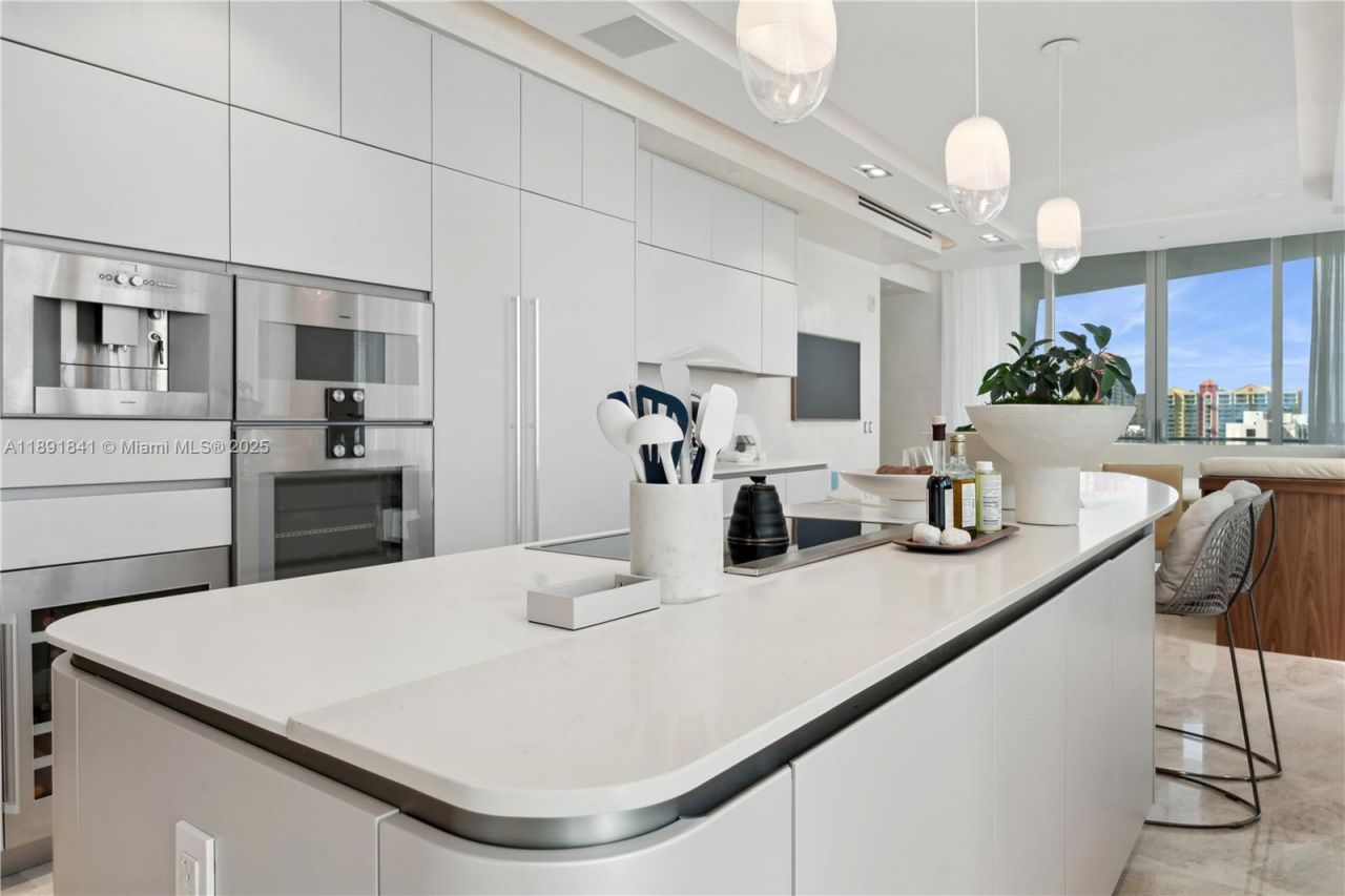 16901 Collins Ave, Unit 805, Sunny Isles Beach, FL 33160 Photo