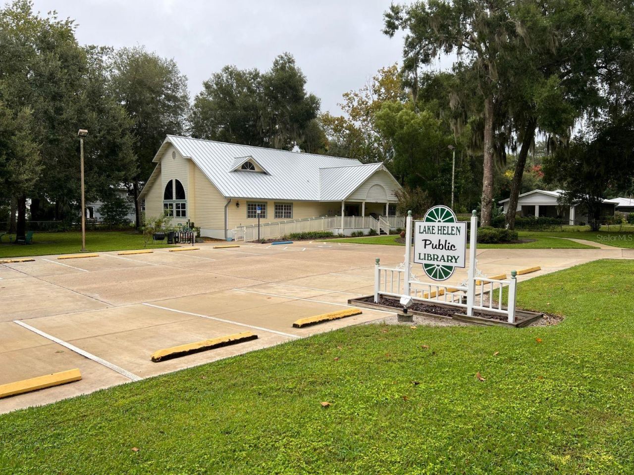 261 N Lakeview Drive, Lake Helen, FL 32744 Photo