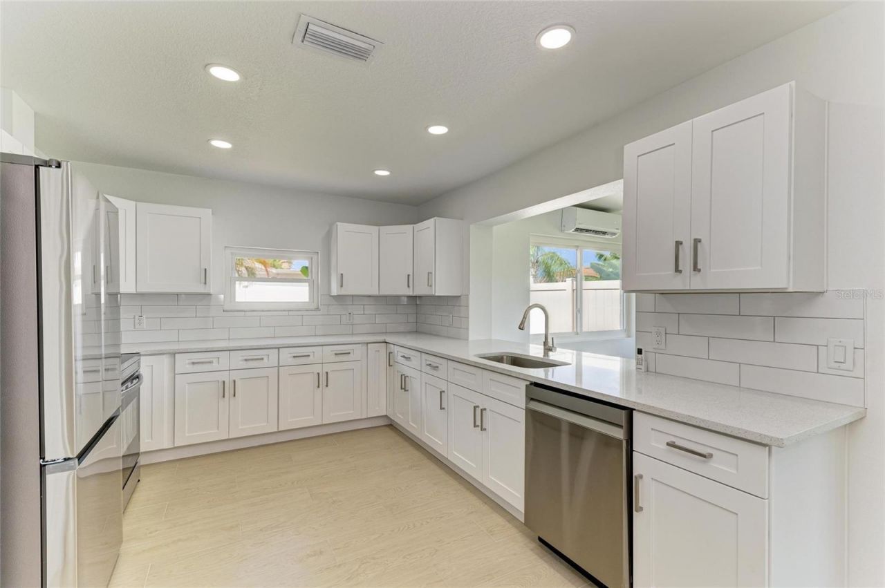 4412 Dolphin Lane, Palmetto, FL 34221 Photo