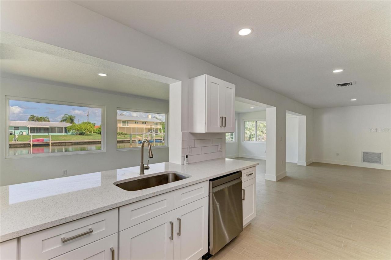 4412 Dolphin Lane, Palmetto, FL 34221 Photo