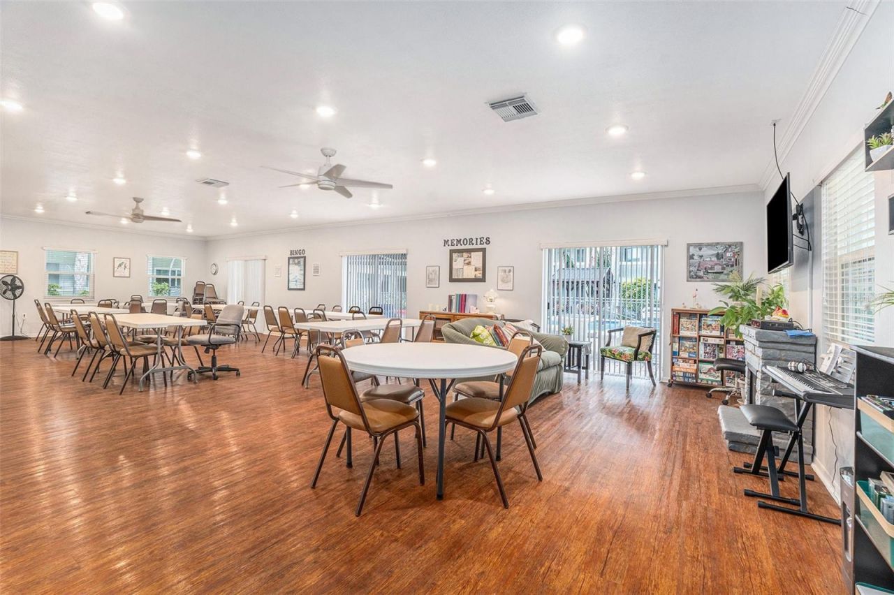 801 83rd Avenue N, Unit 127, Saint Petersburg, FL 33702 Photo