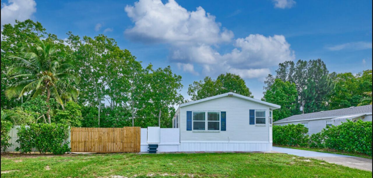 7359 SE Eagle Avenue, Hobe Sound, FL 33455 Photo