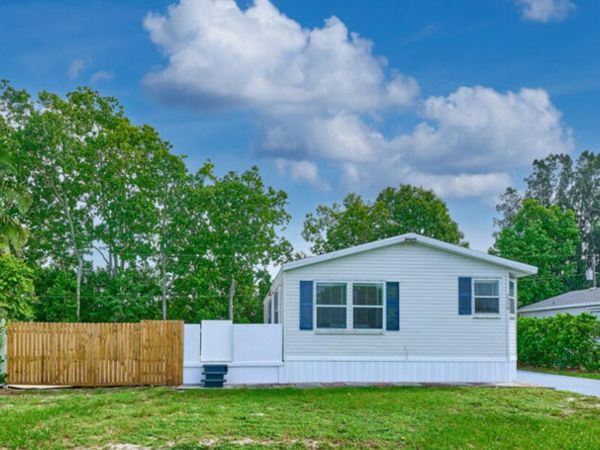 7359 SE Eagle Avenue, Hobe Sound, FL 33455