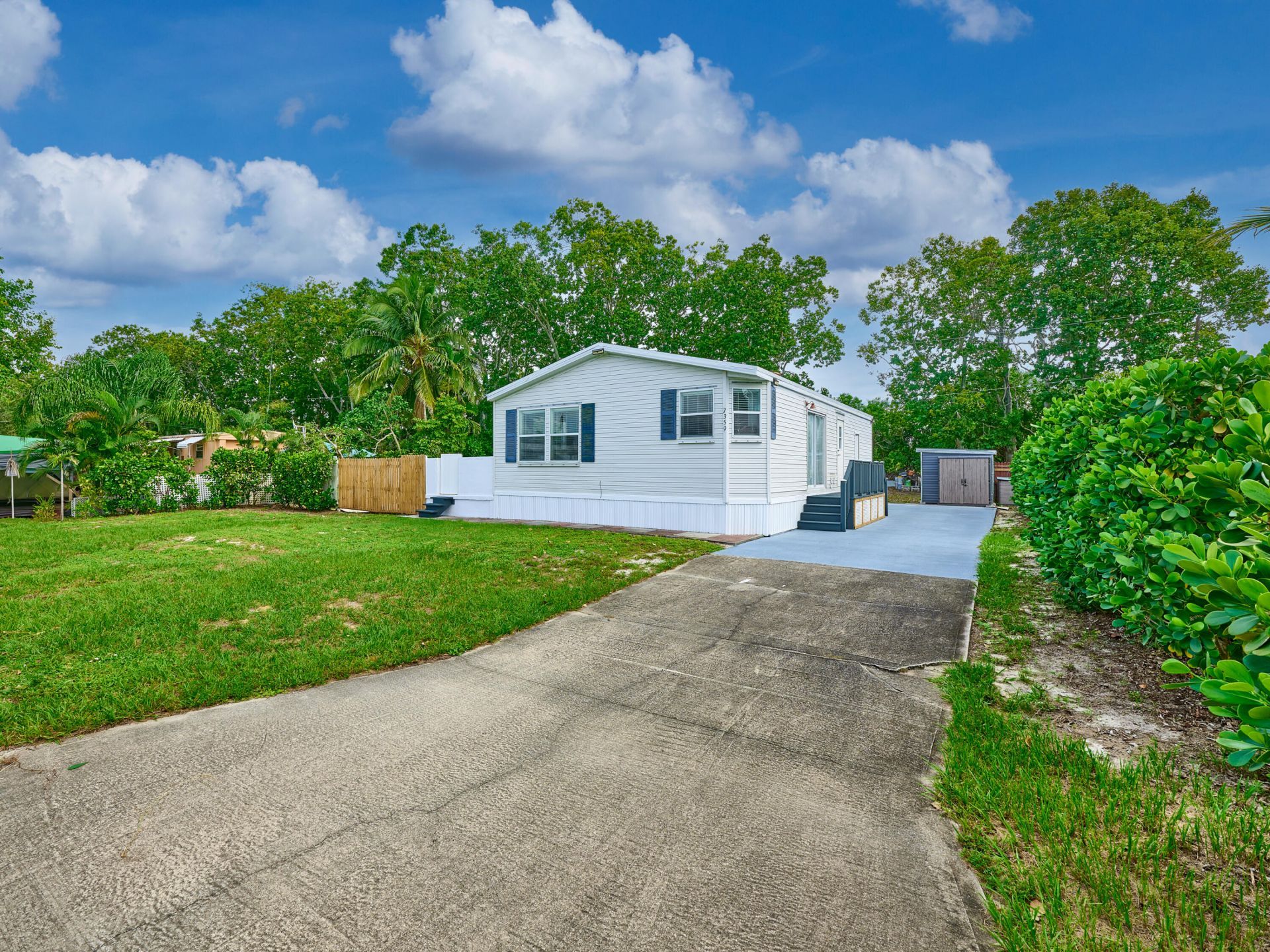 7359 SE Eagle Avenue, Hobe Sound, FL 33455 Photo