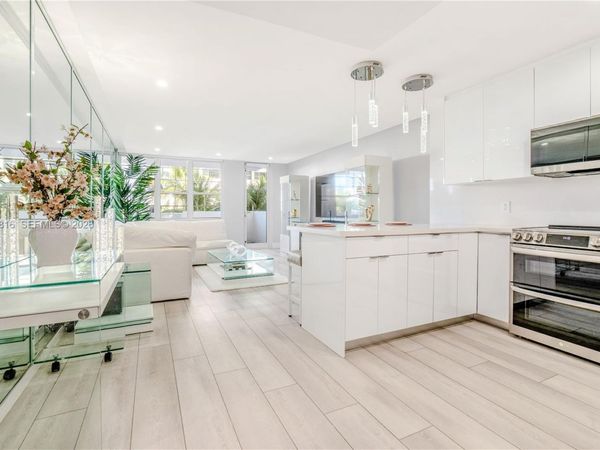 100 Lincoln Rd, Unit 323, Miami Beach, FL 33139