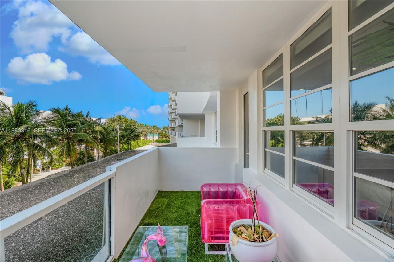100 Lincoln Rd, Unit 323, Miami Beach, FL 33139 Photo
