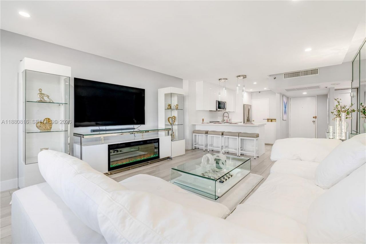 100 Lincoln Rd, Unit 323, Miami Beach, FL 33139 Photo