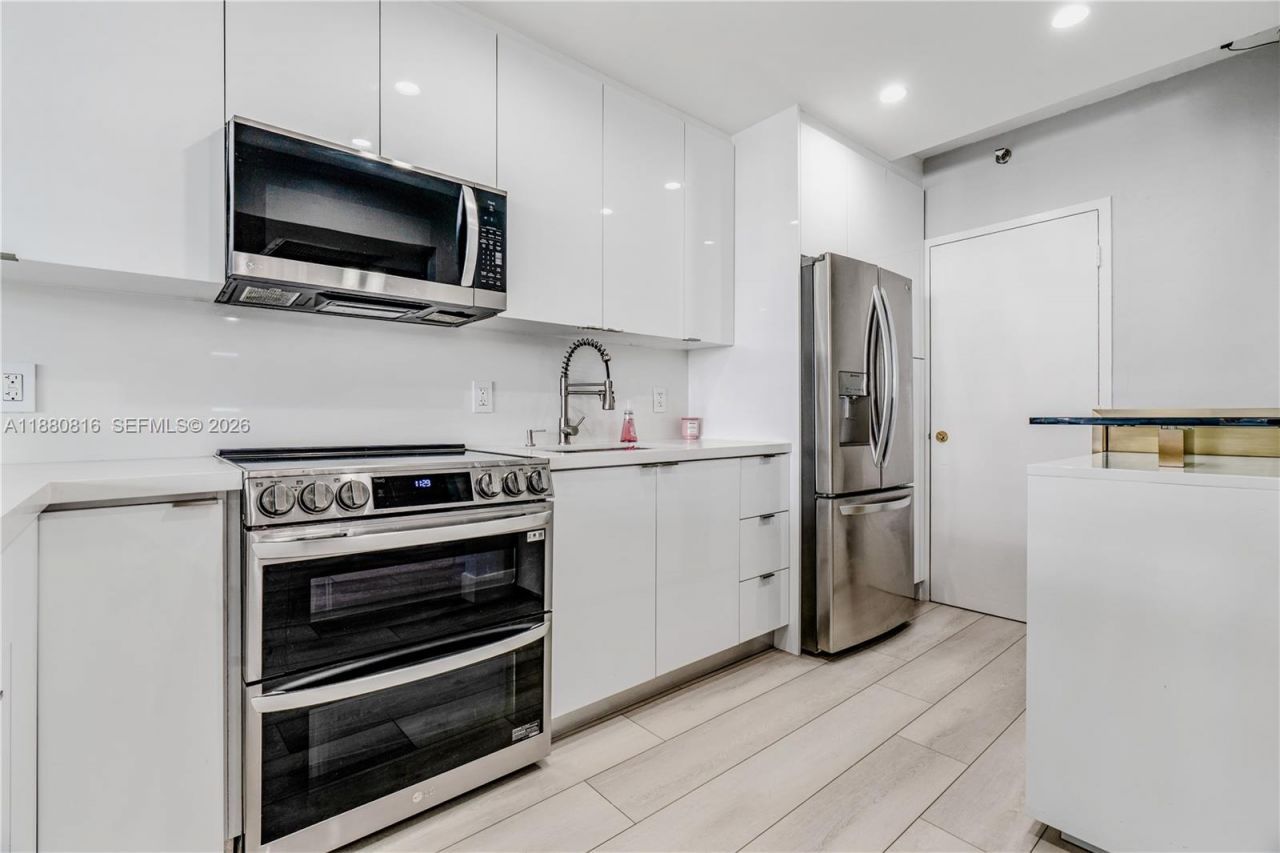 100 Lincoln Rd, Unit 323, Miami Beach, FL 33139 Photo