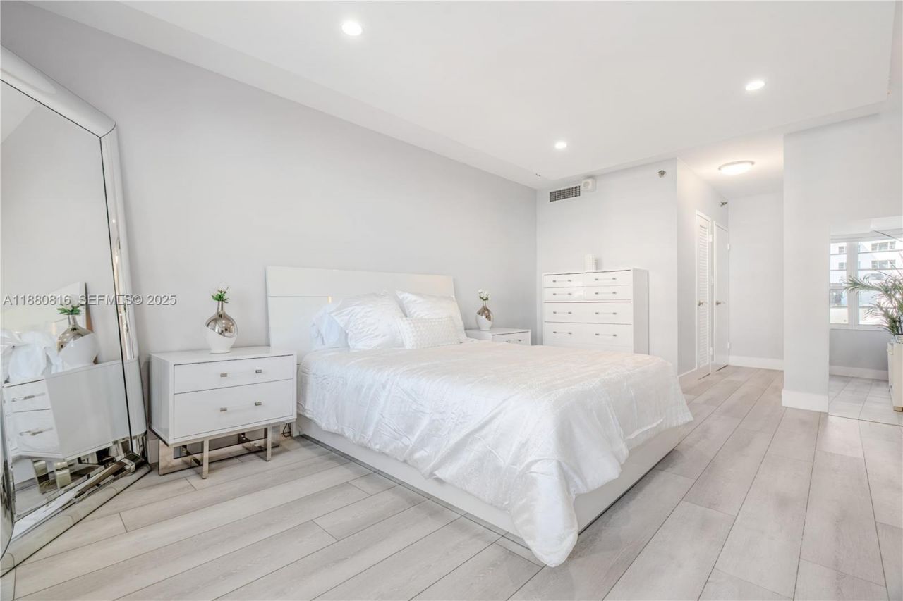 100 Lincoln Rd, Unit 323, Miami Beach, FL 33139 Photo