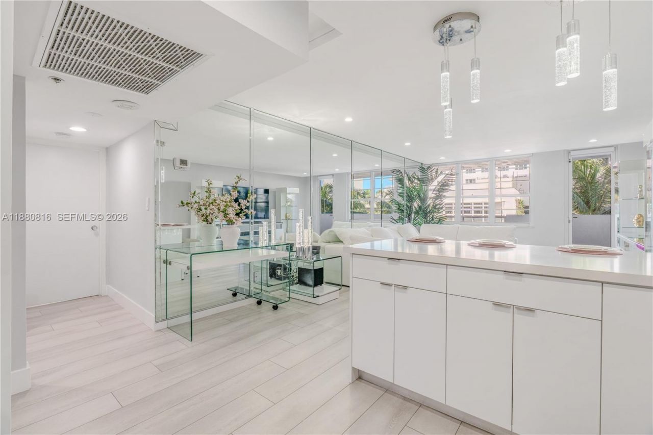 100 Lincoln Rd, Unit 323, Miami Beach, FL 33139 Photo