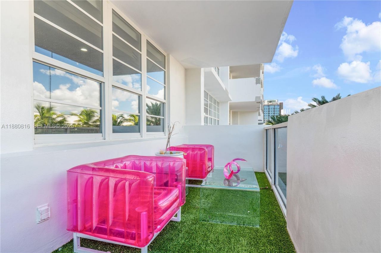 100 Lincoln Rd, Unit 323, Miami Beach, FL 33139 Photo