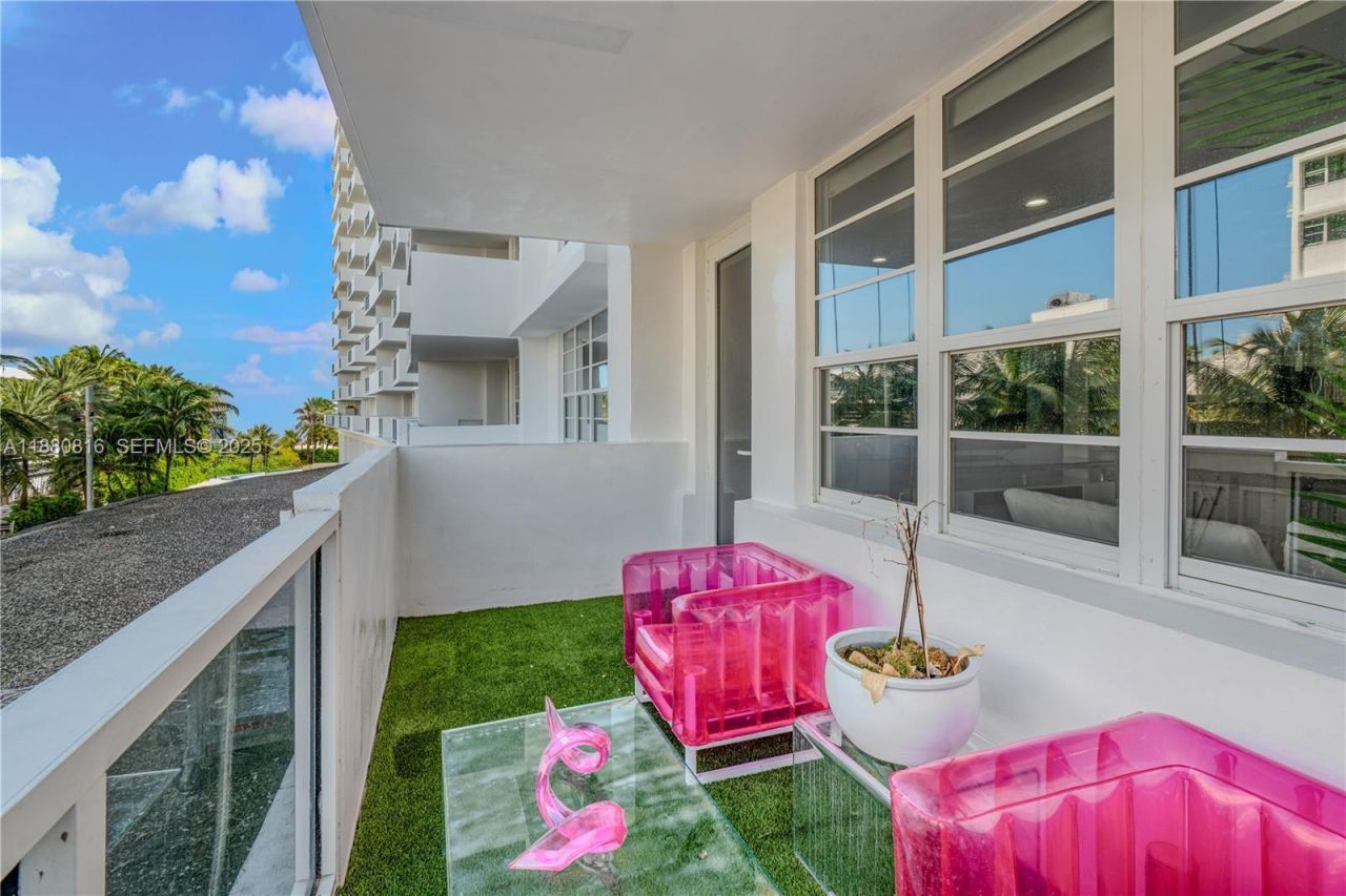 100 Lincoln Rd, Unit 323, Miami Beach, FL 33139 Photo
