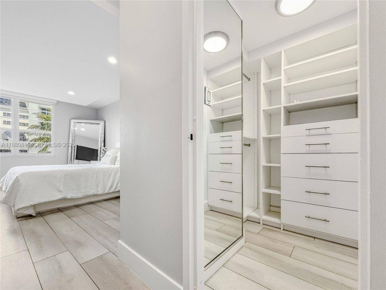 100 Lincoln Rd, Unit 323, Miami Beach, FL 33139 Photo