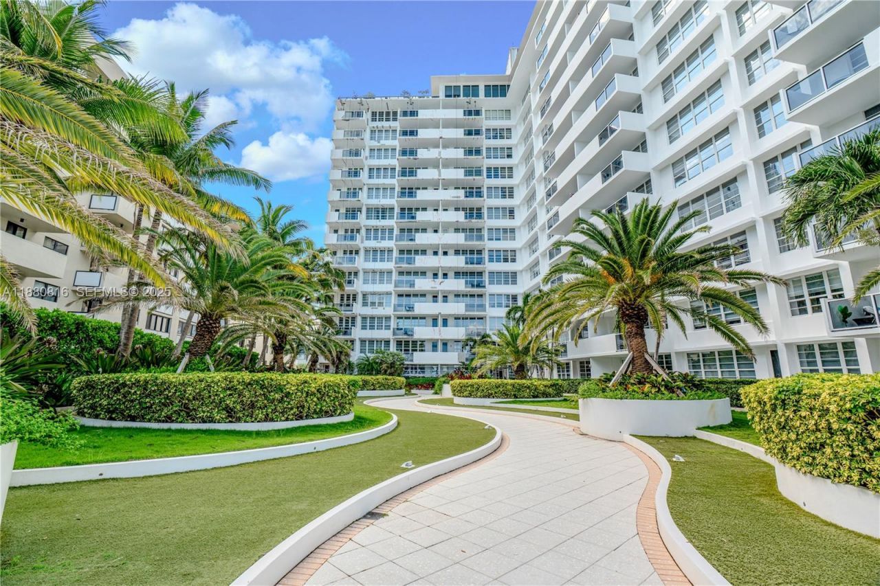 100 Lincoln Rd, Unit 323, Miami Beach, FL 33139 Photo