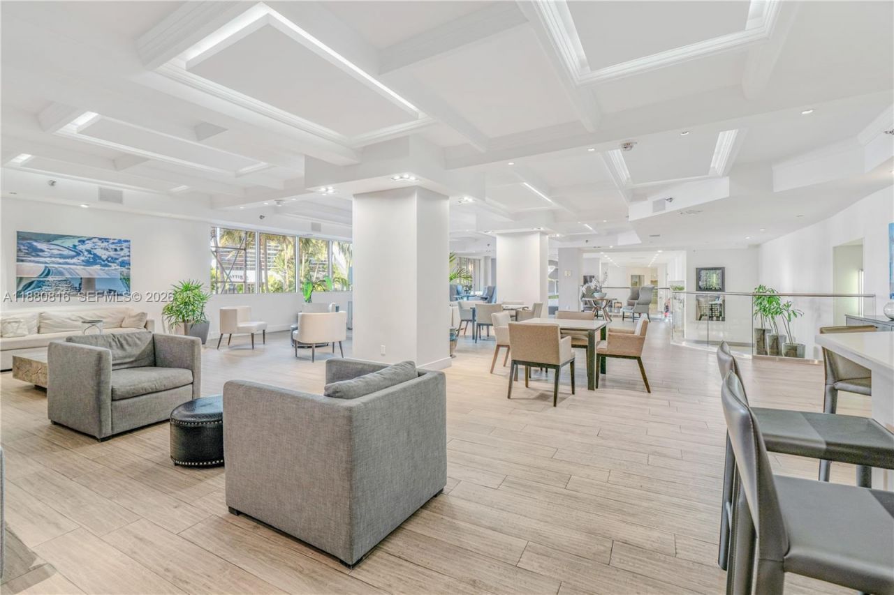 100 Lincoln Rd, Unit 323, Miami Beach, FL 33139 Photo