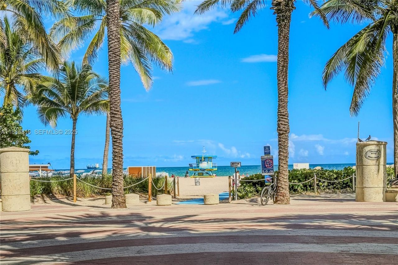 100 Lincoln Rd, Unit 323, Miami Beach, FL 33139 Photo