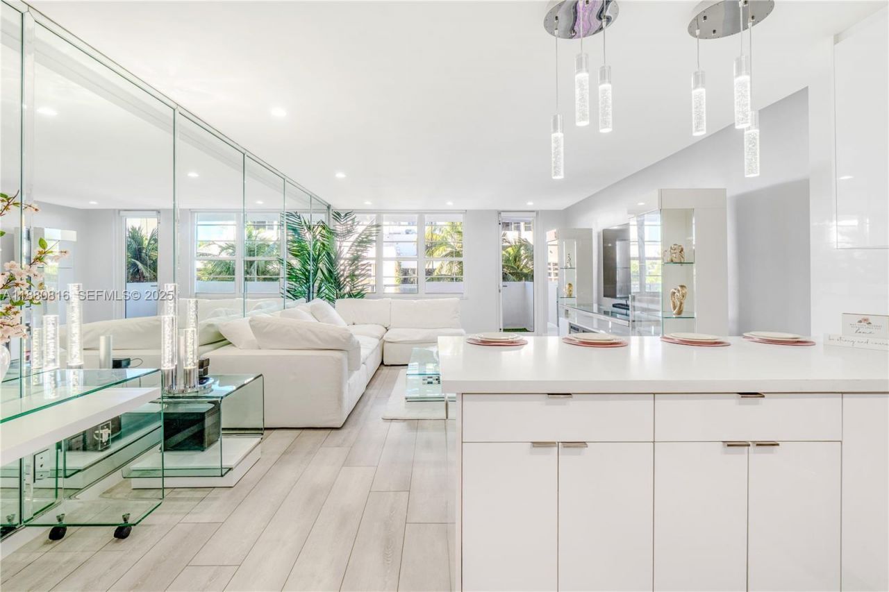 100 Lincoln Rd, Unit 323, Miami Beach, FL 33139 Photo